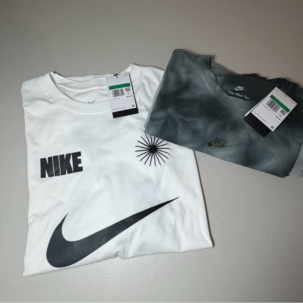 NWT Nike White and Gray  and white and black Graphic Tees size XL brand new